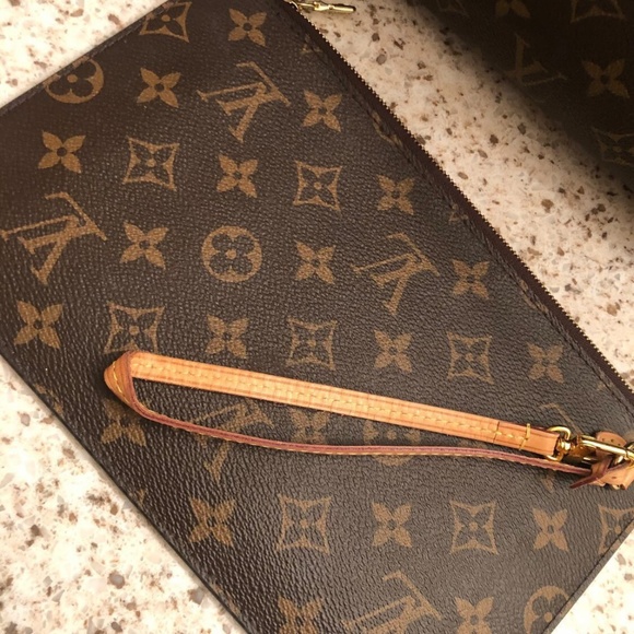 Louis Vuitton Handbags - LV Neverfull Pochette in MonoGram